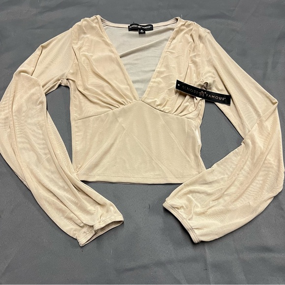 🌴Women’s Almost Famous Mesh V Neck Long Sleeve Crop Top - Picture 1 of 7